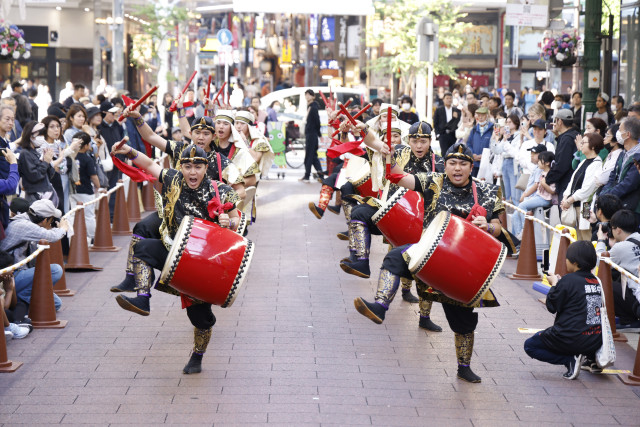 街中に響き渡る「伝統の鼓動」